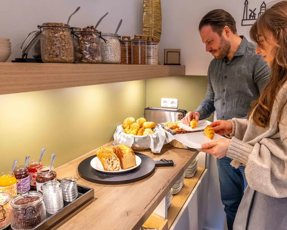 Heerlijk ontbijtbuffet — voor midweekvakanties inclusief