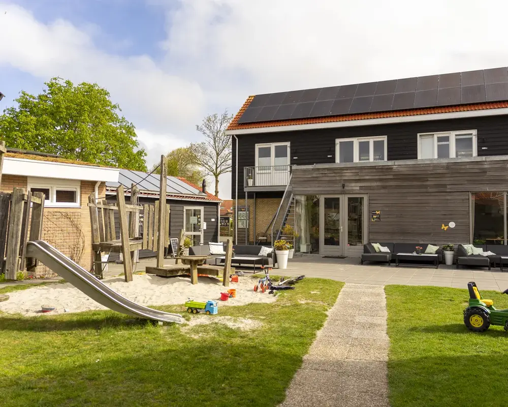 Metamorfose van De Vlindertuin: een duurzaam verblijf in Nes